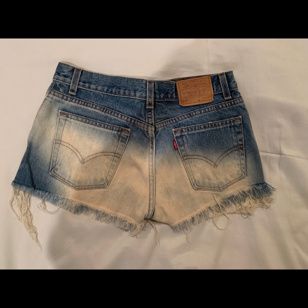 Levi’s - Picture 2 of 8